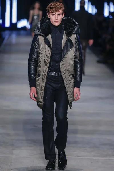 Look 18